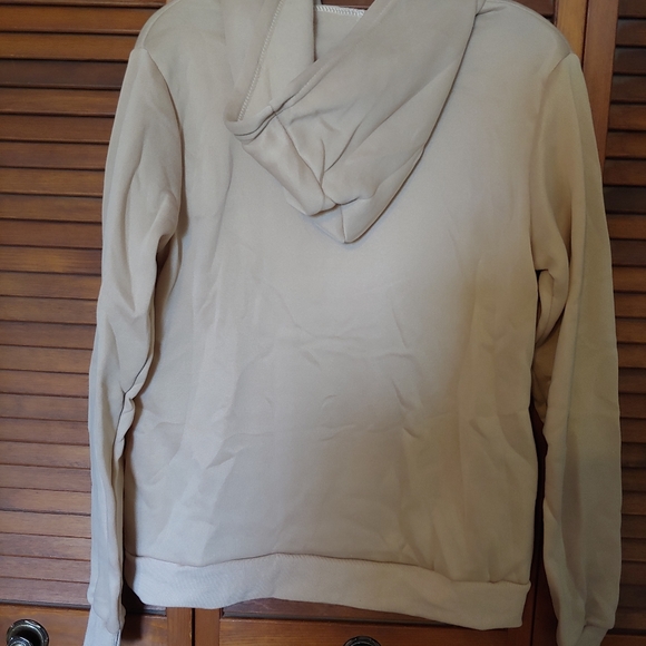 Sweatshirt that holds your cat 🐱 - Picture 7 of 9